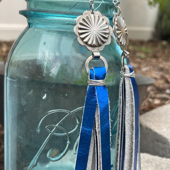 Metallic blue concho earrings - Picture 4 of 6